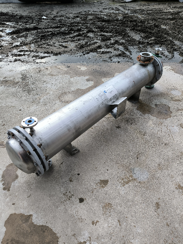 Échangeur de chaleur en acier inoxydable 316 d'aguilar y salas de 8,4 m2. - référence                        :                         c13719_0