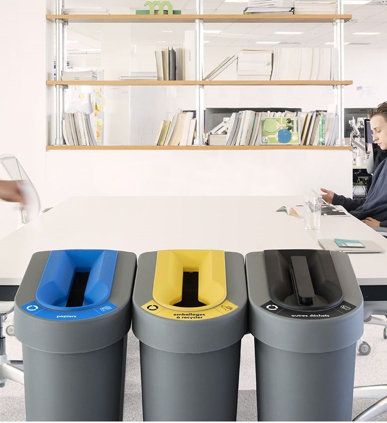 Bac de tri sélectif en plastique recyclé UBIN 70 litres_0