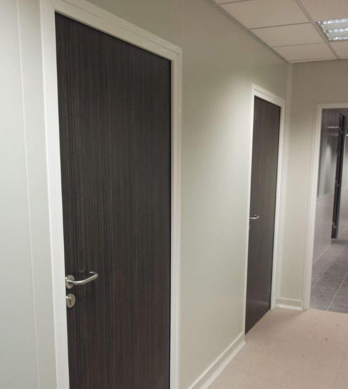 Porte stratifiée - huisserie alu laqué 9010 - sa acopass - options de personnalisation_0