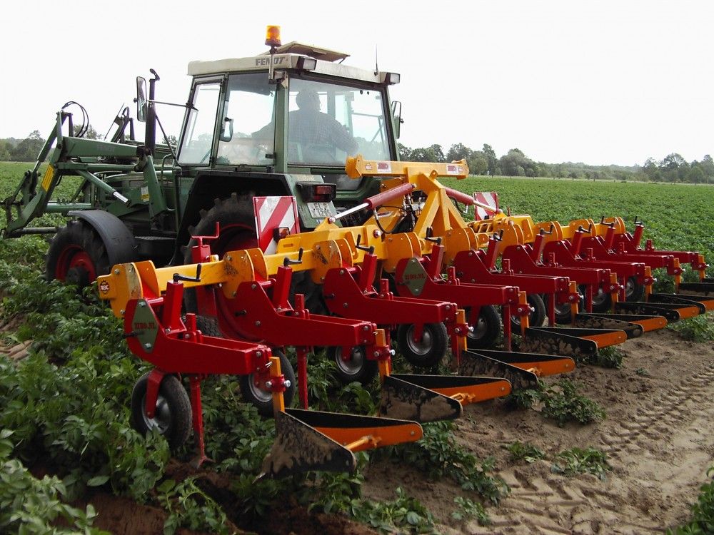 Sb02 - Butteuse agricole ZIBO - Châssis renforcé, rabattage hydraulique, 4 ou 8 rangs avec parallélogrammes_0