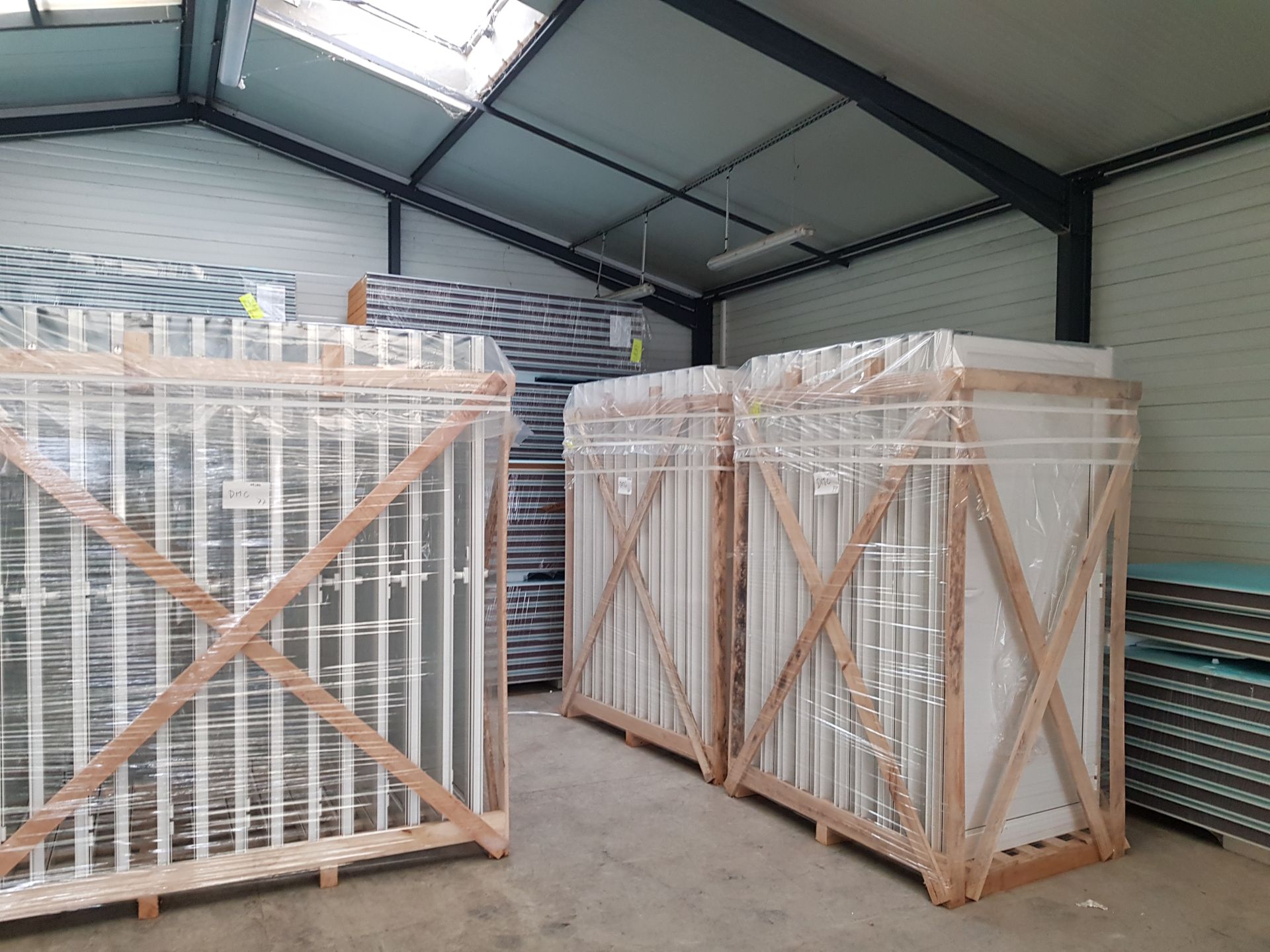 Menuiseries - Portes et fenêtres pour panneaux sandwichs - Pose simple et rapide - Sur mesure disponible_1