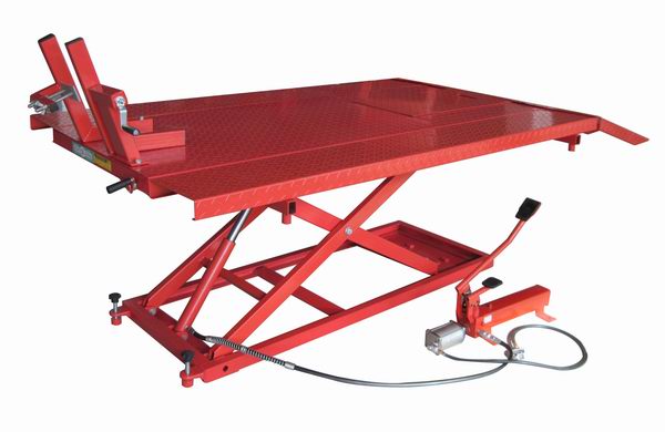 Pont moto hydraulique 450 kg avec pédale de commande MW Tools TPSL420