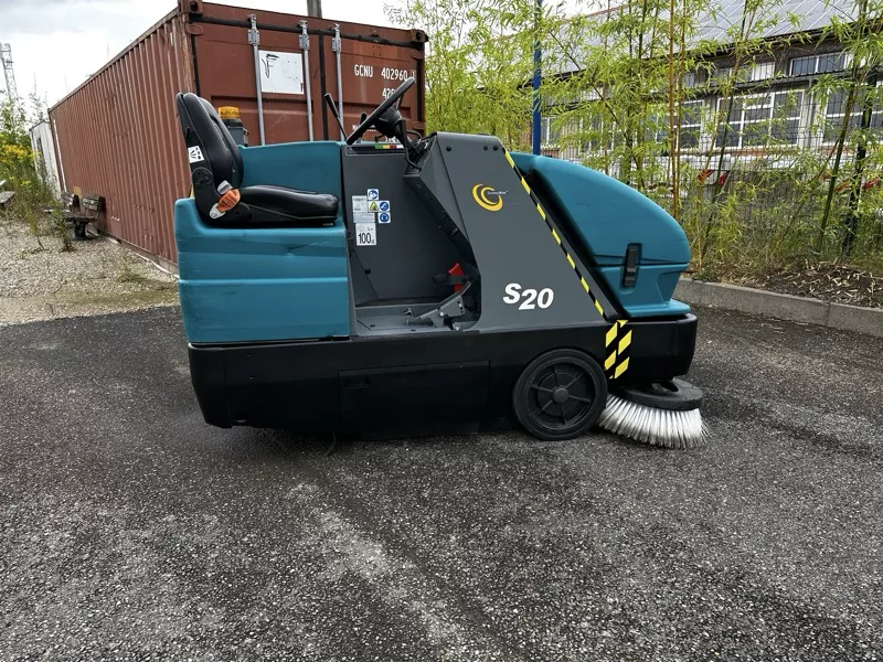 Balayeuse s20 TENNANT diesel d'occasion_0