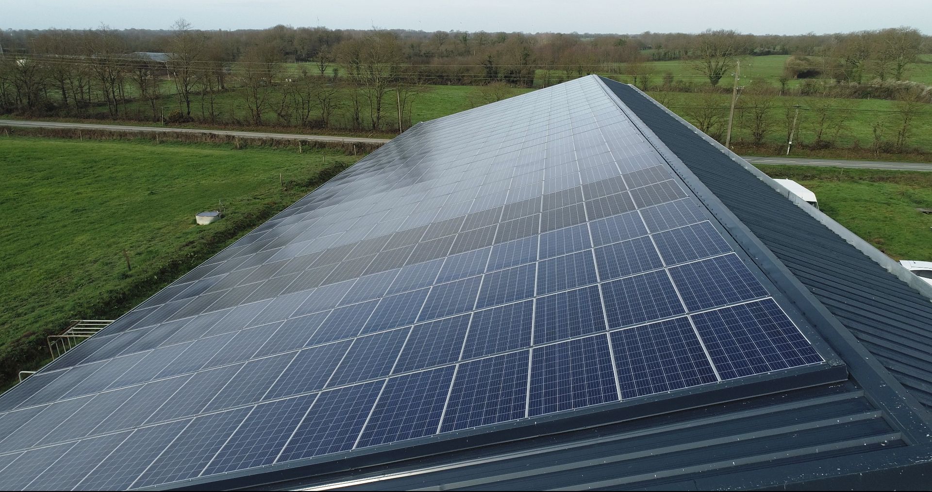 Rénovation de toiture et installation de panneaux photovoltaïques sur hangar agricole - valorisation économique et écologique_1