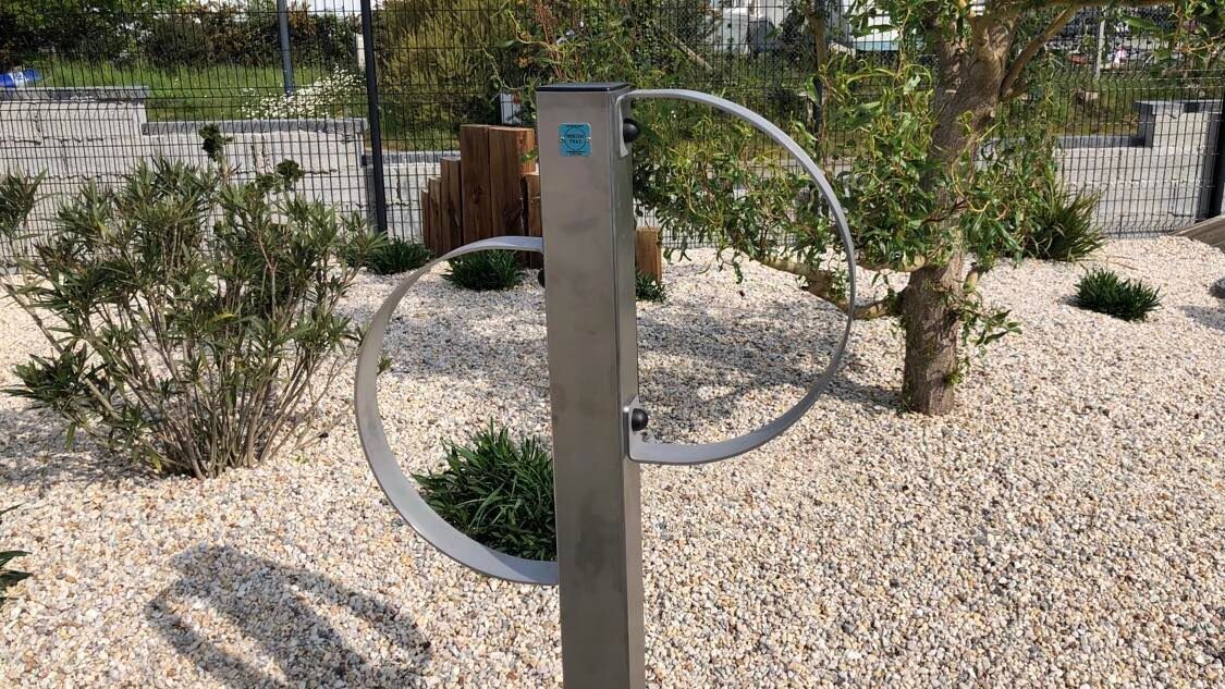 Support vélo en acier inoxydable - Référence BTSVA - Arceau double en quinconce, poteau 10cmx10cm_0