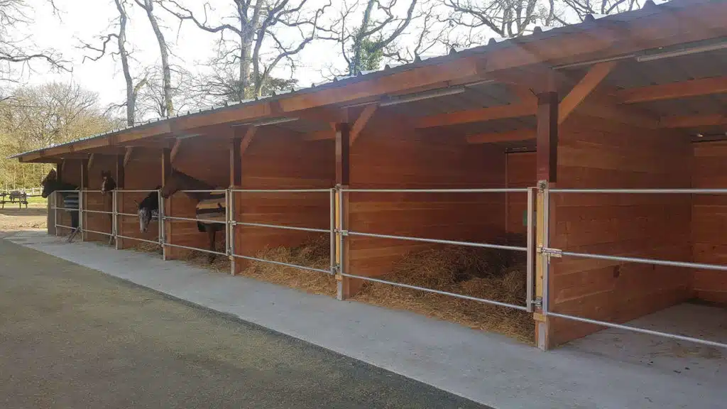 Abri de stabulation - ABR007 - Confort et robustesse pour chevaux_0