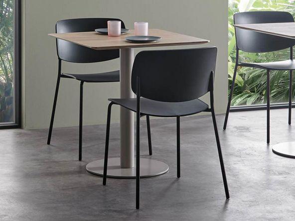 Lot de 4 chaises polyvalentes Aryn en polypropylène et métal_0