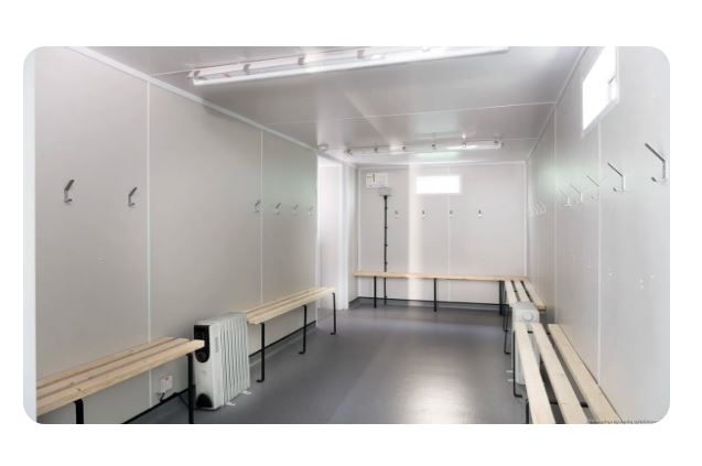 Container vestiaire, douche et sanitaire pour clubs, stades, gymnases ou salles multisports : une solution rapide, fonctionnelle et sur mesure_0