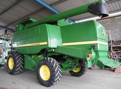 Moissonneuse batteuse John Deere T560 - occasion 2009 - largeur de coupe 6,7m - 330 heures - très bon état_0