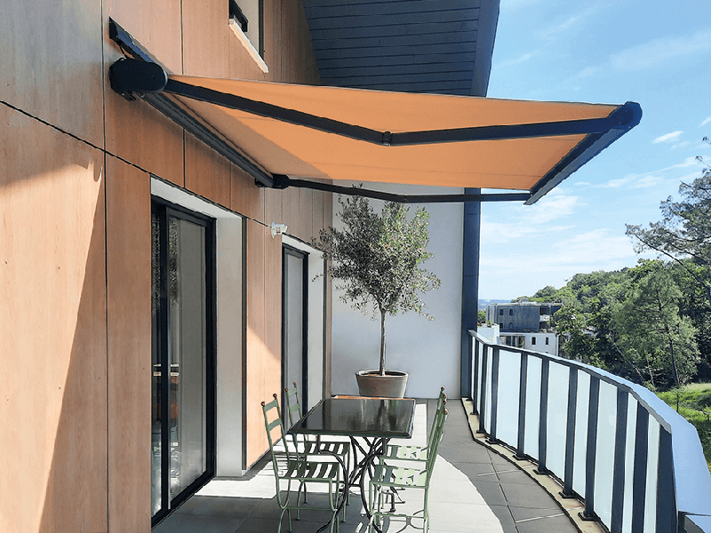 Store Banne Toile UO Plus Électrique Solaire (Moteur Télécommande) Coffre Intégral 131 enSur Mesure Référence: Store Banne 131 UO+ Solaire_0