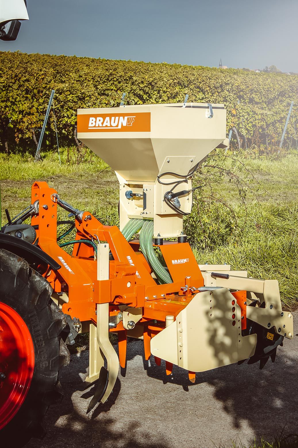 Fraises et herses rotatives - Braun Maschinenbau - préparation de sol fin et ensemencement_0