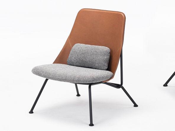 Fauteuil Strain Prostoria assise en tissu piètement laqué noir promotion spéciale_0