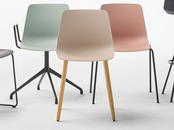 Chaises coque plastique pieds massif_0