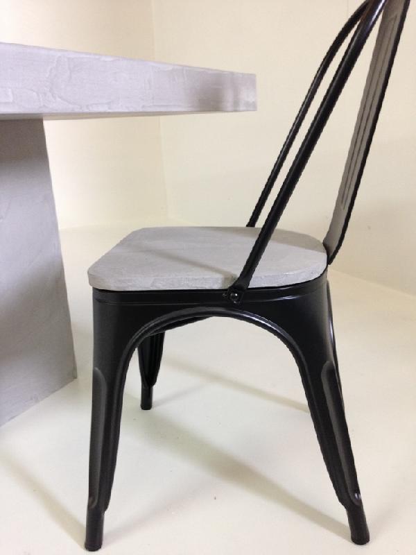 Chaise en metal factory noir mat et assise beton - exclusivite_0