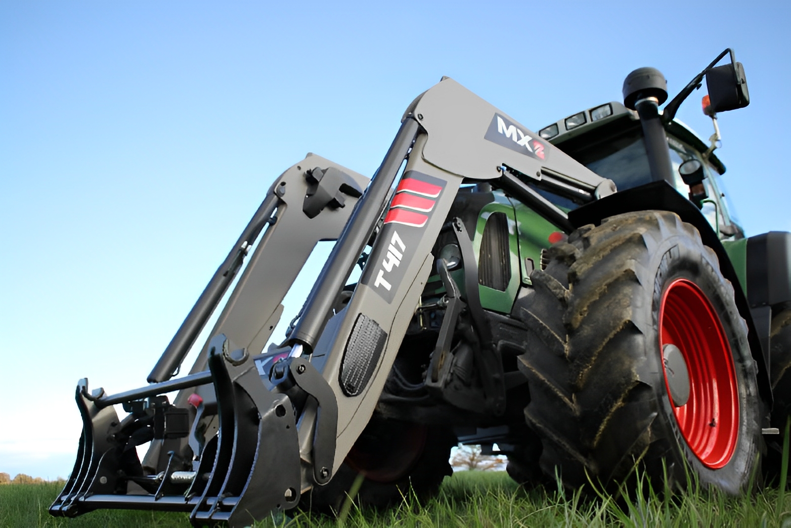 Chargeur frontal agricole MX T417 - Système FITLOCK, PCH et e-PILOT, jusqu'à 3050 kg de levage_0
