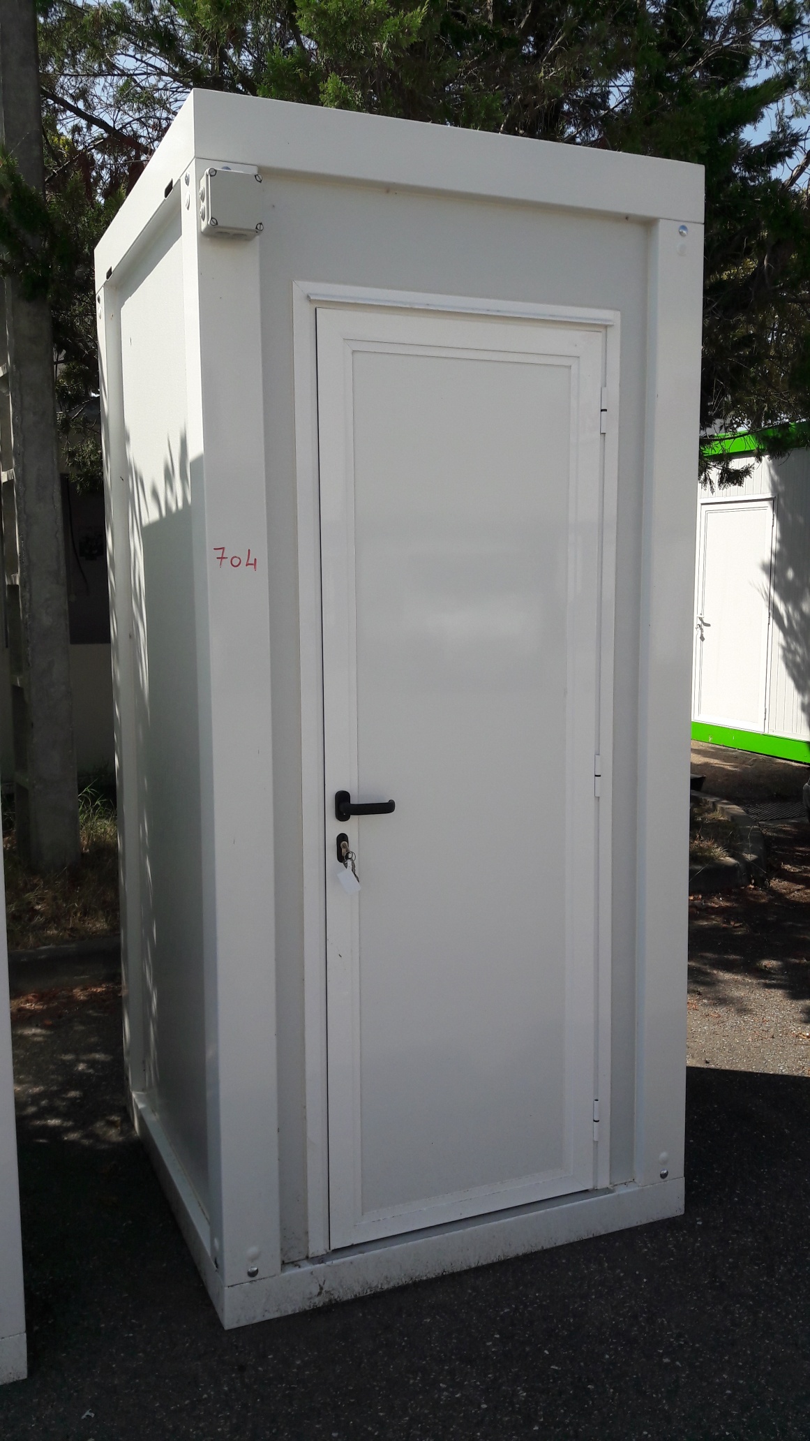 Bungalow de chantier neuf 1.19x1.19m - sanitaire avec WC, lavabo et luminaire_0