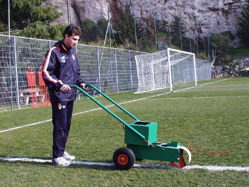 Ancien Traceur De Terrain Football - Métal Et Bois - Hauteur 74 Cm - Bon état