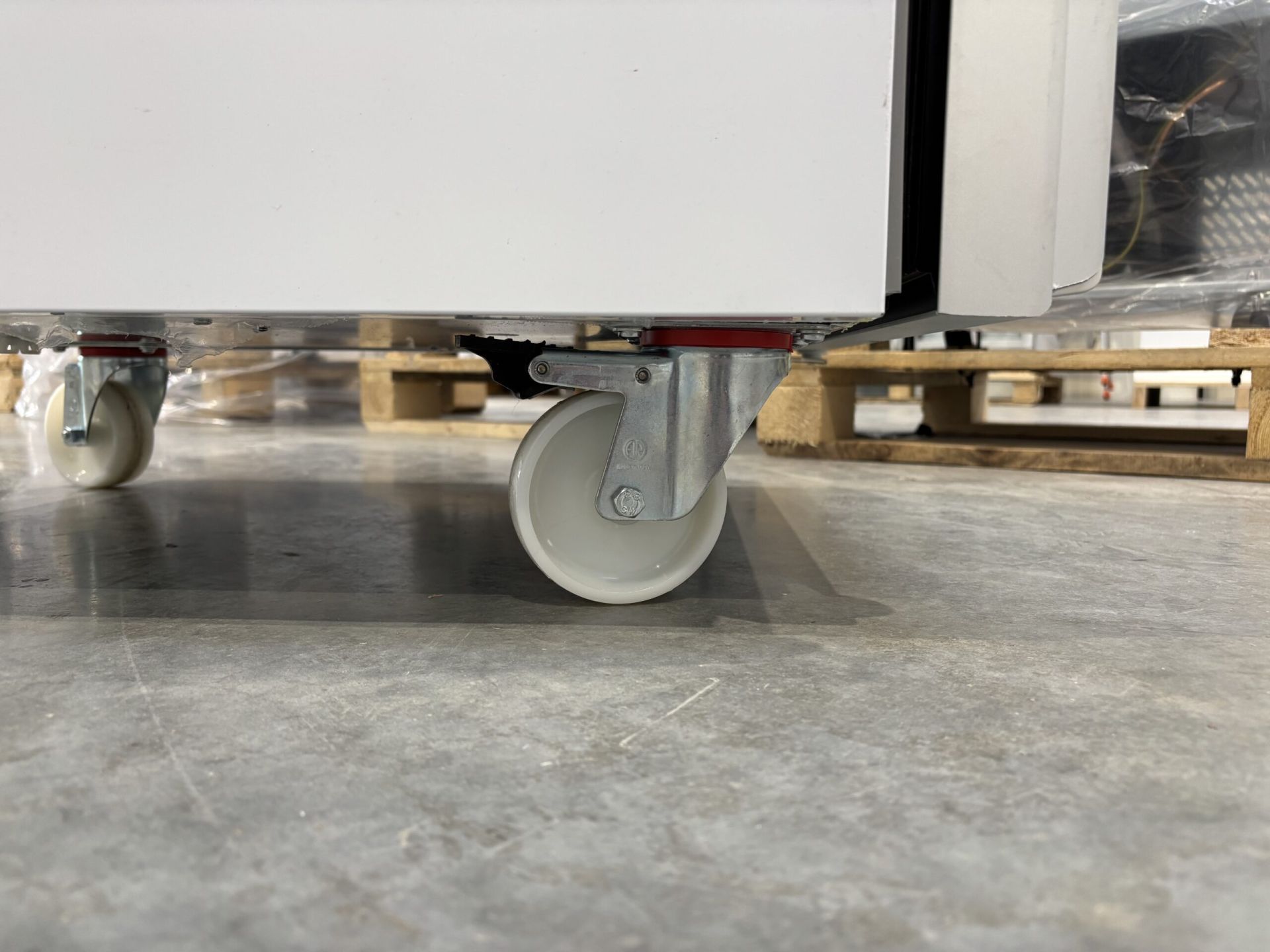 Congélateur vertical ventilé, de -5 à -22°C et dégivrage automatique - de 130 à 2 100 L_1