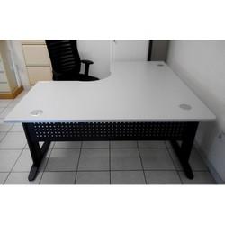 Bureau d'angle plan compact 90° symétrique - gamme Star - plateau mélaminé haute qualité - piètement robuste avec électrification intégrée_0