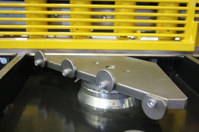 Cisaille guillotine hydraulique - rapporteur d'angle pour coupes précises à 60°_0