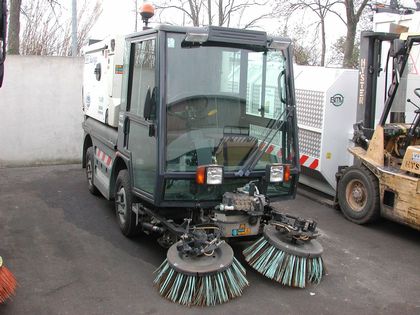 Balayeuse aspiratrice 2m3 - Schmidt Swingo - Année 2004 - Balayage frontal_0