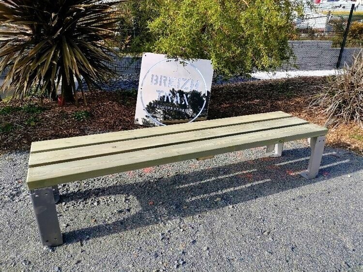 Banc sans dossier en acier inoxydable personnalisable - Référence MUB1 - Gravure personnalisée et bois durable classe IV_0