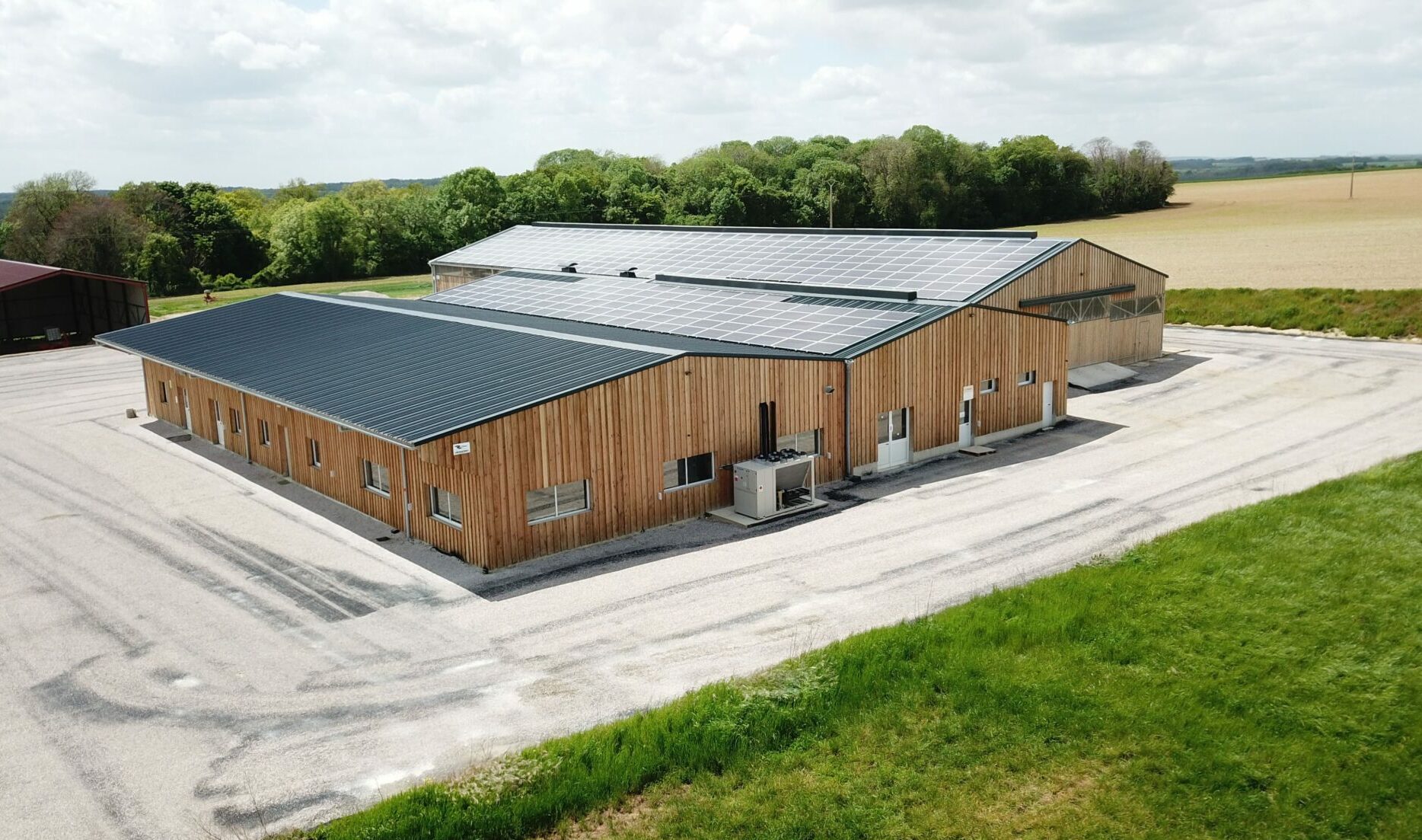 Bâtiment pour chèvres modulaire et durable en bois - Sur mesure selon vos besoins agricoles - ROINE_0