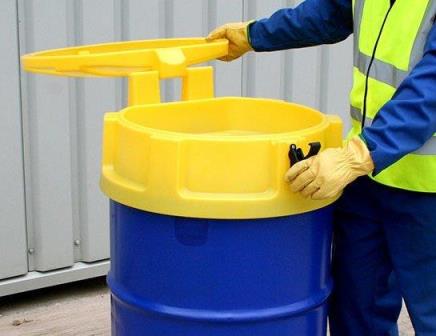 BRP ENT-1 - Entonnoir avec couvercle pour fût de 220 litres - Polyéthylène, filtre inox et rebord anti-éclaboussure_0