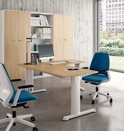 Bureau d'angle Quadrifoglio Jet - piétement à dégagement latéral - plateau antireflet 30 mm - chêne blanchi et blanc_0