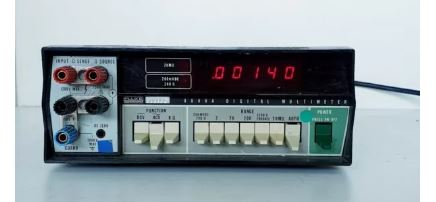 8800A - Multimètre numérique FLUKE - Résolution 5 1/2 digits - Gamme de tensions jusqu'à 1200V_0