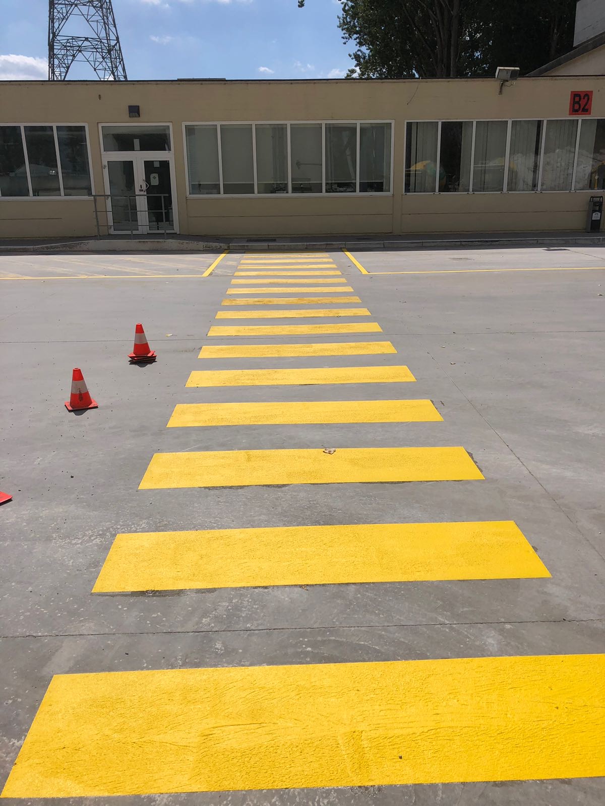 Marquage au sol Rollplast - peinture très antidérapante et durable - séchage rapide 10 min_1