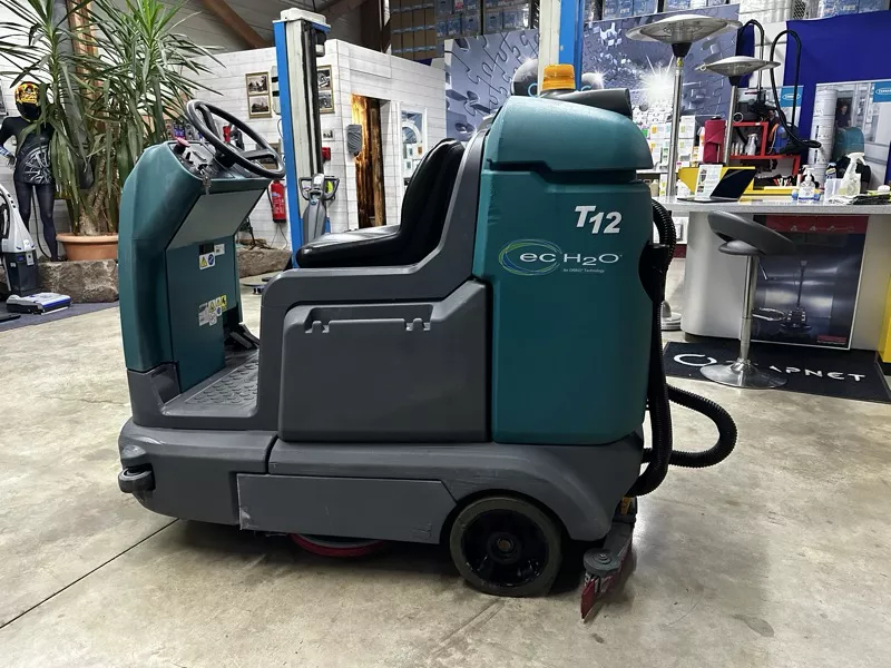 Autolaveuse autoportée d'occasion TENNANT T12 - Retour de location, largeur de nettoyage 800 à 1040 mm_0