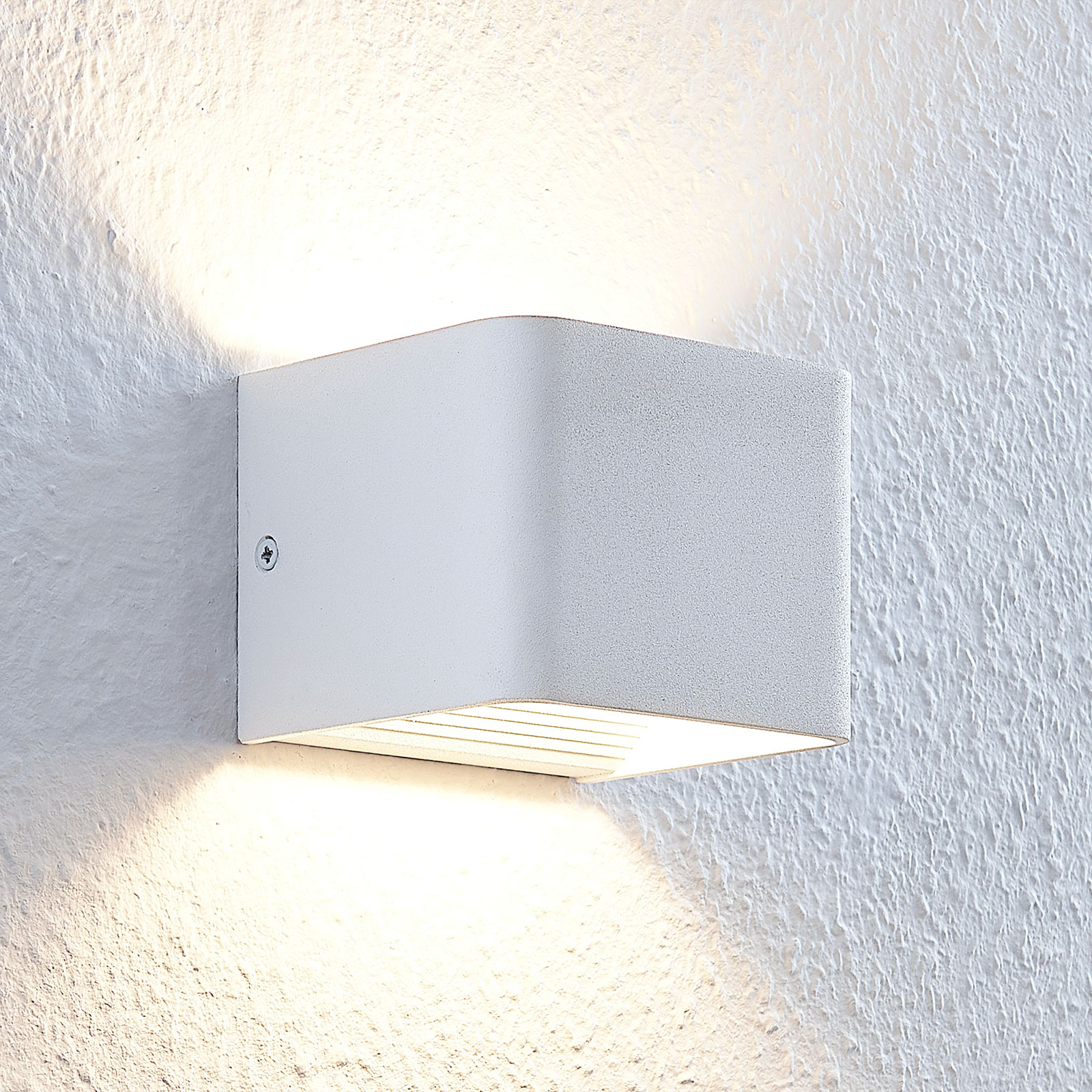 LINDBY APPLIQUE LED LONISA AVEC UN ÉCLAIRAGE AGRÉABLE