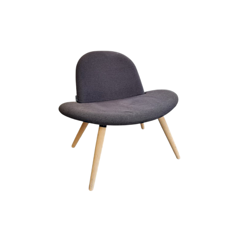 CHAUFFEUSE SOFTLINE EN TISSU NOIR ET PIEDS EN BOIS JOBI - RECONDITIONNÉ
