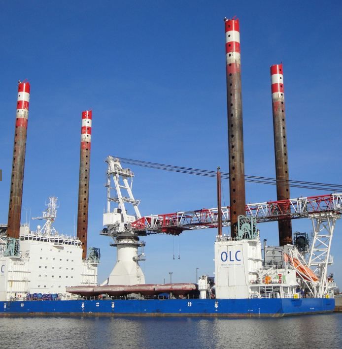 BOS 35000 - Grue portuaire offshore Liebherr - Capacité de levage max 1 250 t - Portée 102 m_0