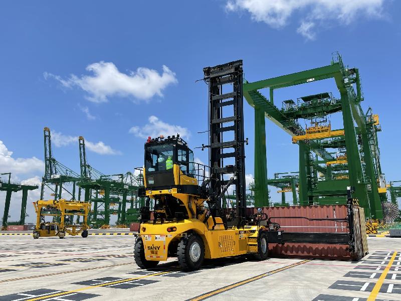 Matériels de manutention portuaire SDCY90KG5 - Chariots pour conteneurs vides avec moteur diesel contrôlé électroniquement_0