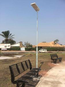 Lampadaire d'éclairage public solaire MOYI PLUS - tout-en-un, résistant à la chaleur_0