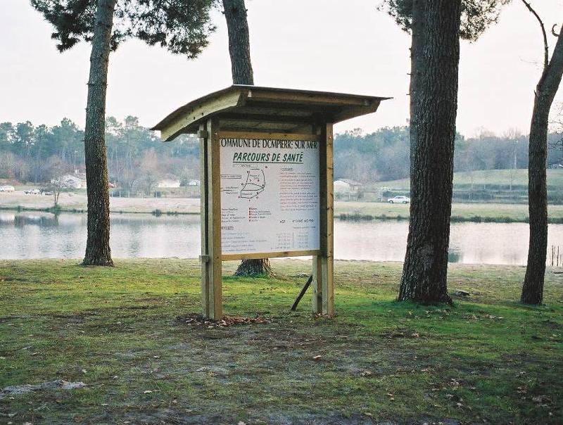 Panneau d'information bois avec toiture 3_0