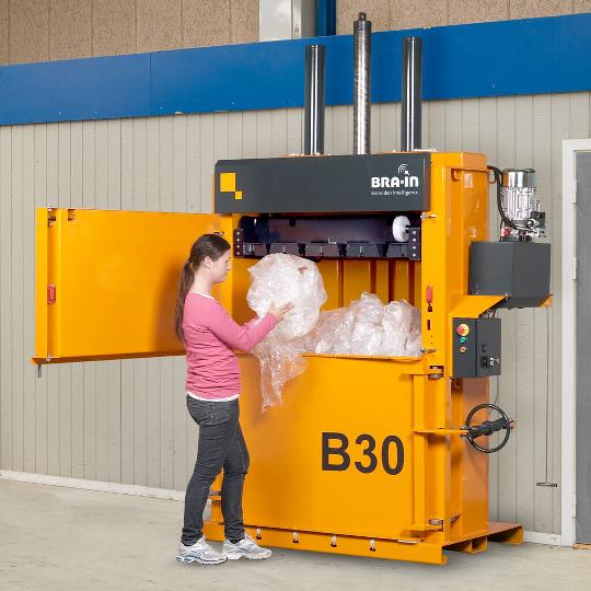 B30 - Presse à balles verticales - 30 t - Large ouverture et compactage polyvalent_0