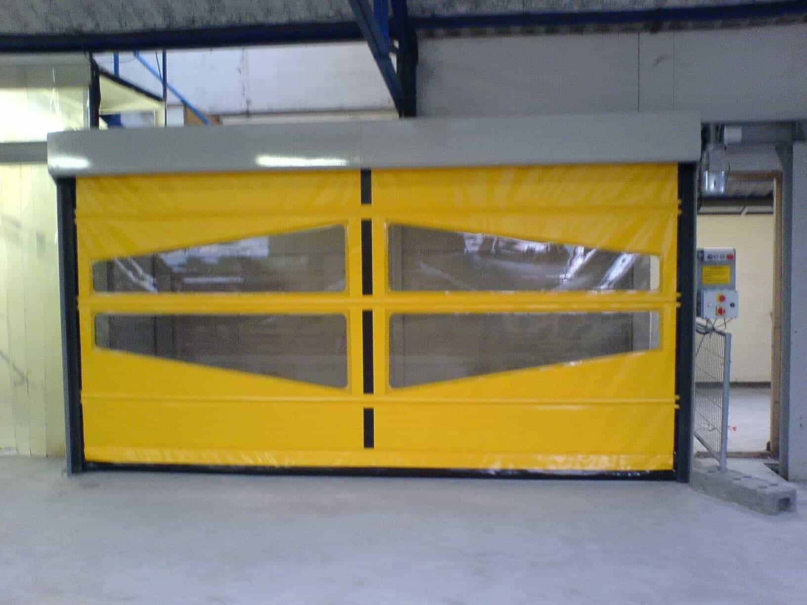 Porte rapide industrielle - motorisation pendulaire - cellules de sécurité intégrées - barre palpeuse sans fil_0