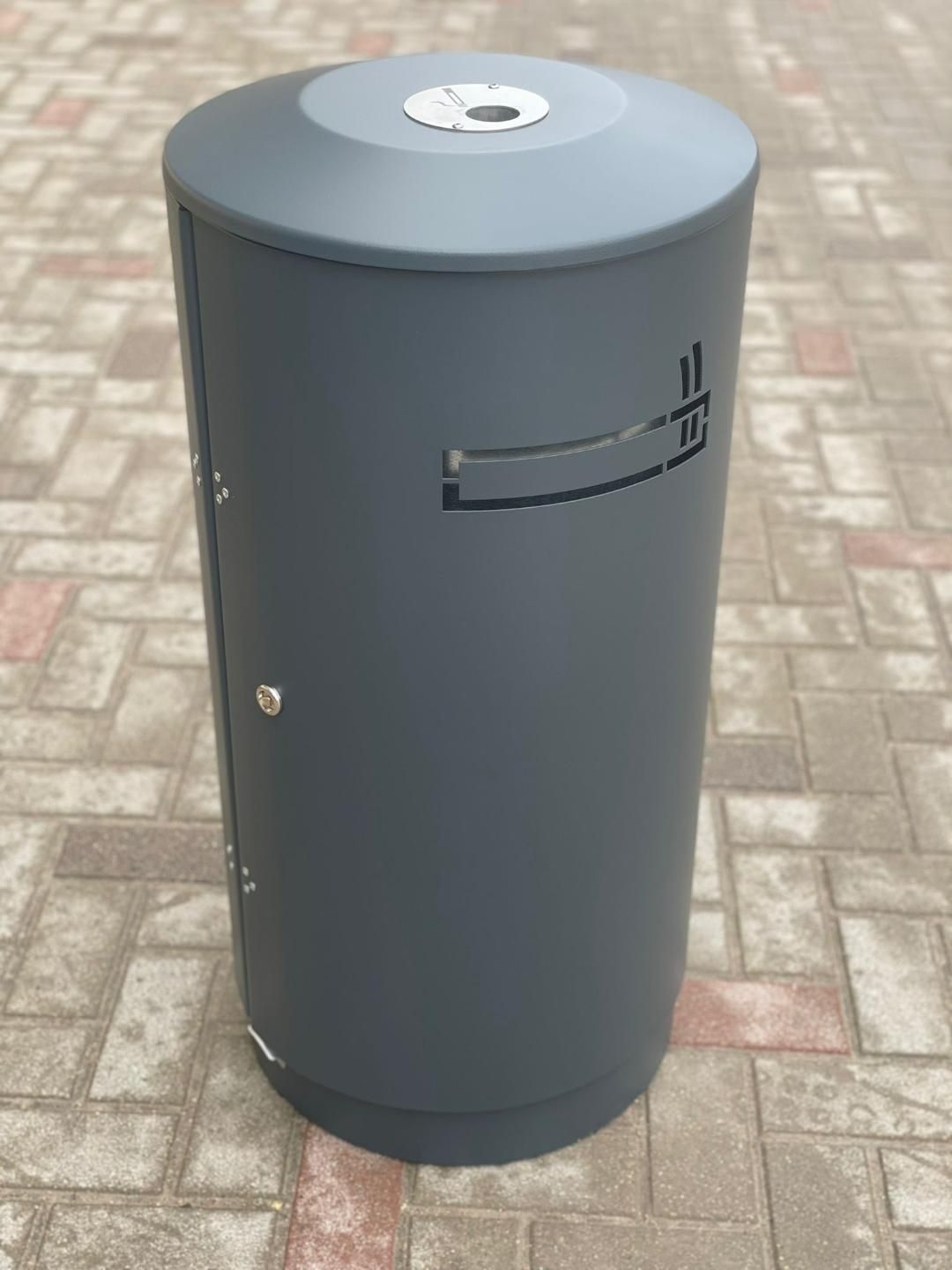 Cendrier sur pied grande capacité - extérieur ultra résistant avec serrure et seau intérieur acier galvanisé - Coloris personnalisables - Design exclusif URBANECO 42_0