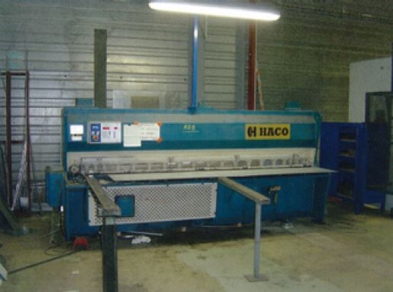 Cisaille guillotine industrielle HACO TSLX 306 - Angle de coupe 0,5° à 3°, moteur 7,5 kW, longueur 3050 mm_0