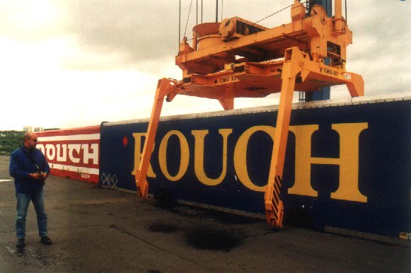 Palonnier pour conteneur Piggy-Back - manutention de caisses mobiles, autonome, centrale hydraulique, passage de fourches, élingues et grue_0