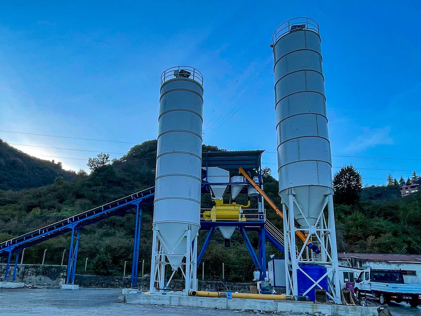 Centrale à béton 90 m³ - Solution clé en main avec malaxeur double arbre, silo de 100 tonnes et automatisation_0