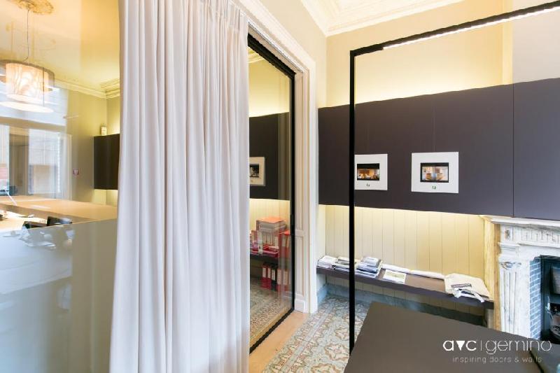 Système de porte et cloison G20 + DS - Paroi en verre et porte coulissante en verre de sécurité_0