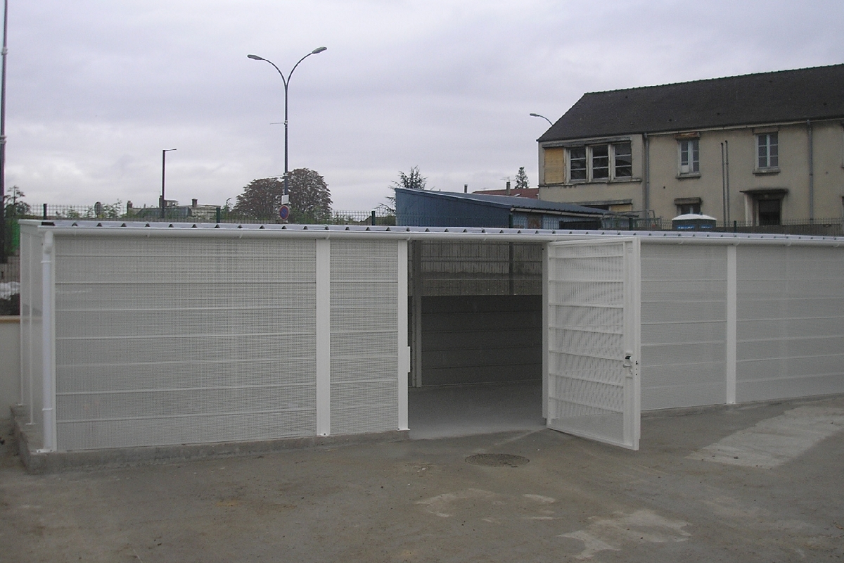 Abris sécurisés ouverts en métal - toit plat pente arrière 5% - Série M - dimensions modulables_1