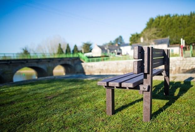 Banc public en matériau recyclé avec dossier tolede_0