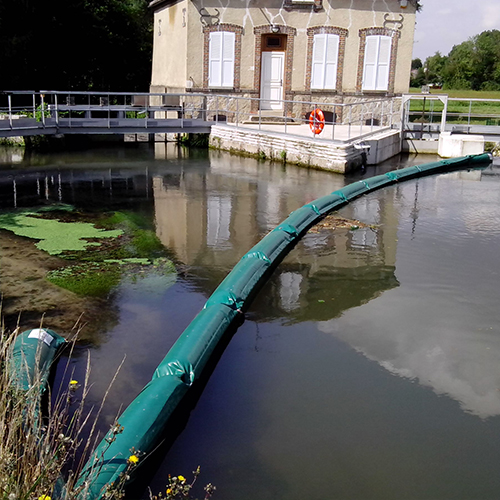 Barrage pour contenir les déchets et débris flottants_0