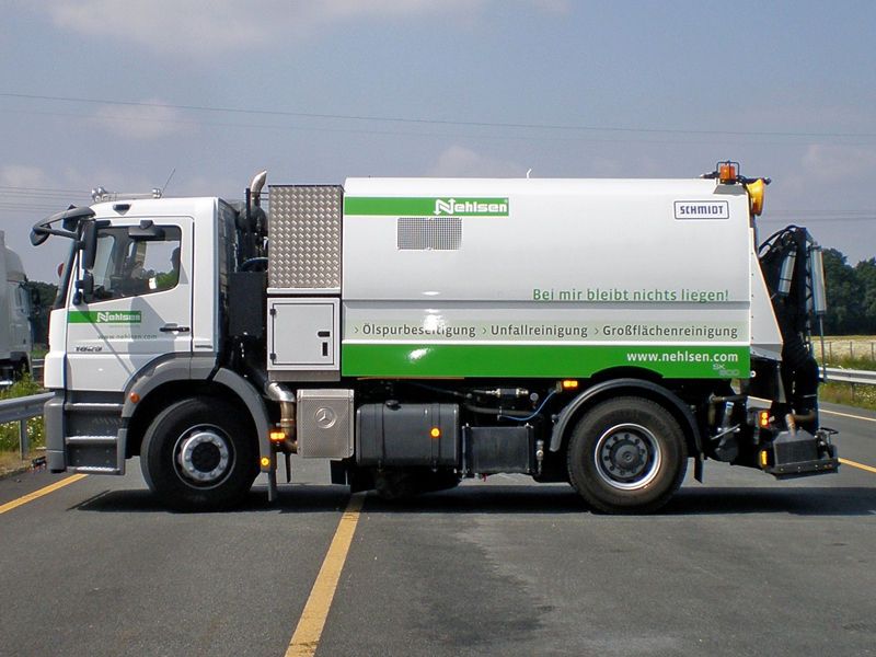 SK 600 R - Balayeuse aspiratrice sur châssis Aebi Schmidt - Nettoyeur thermique TF 300 - Cuve 6 m³_0