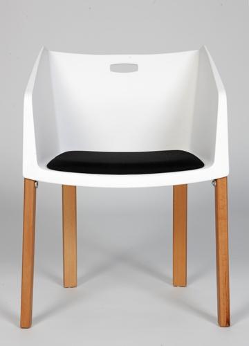Fauteuil en polypropylène et piétement en bois gino Fauteuil en polypropylène et piétement en bois gino